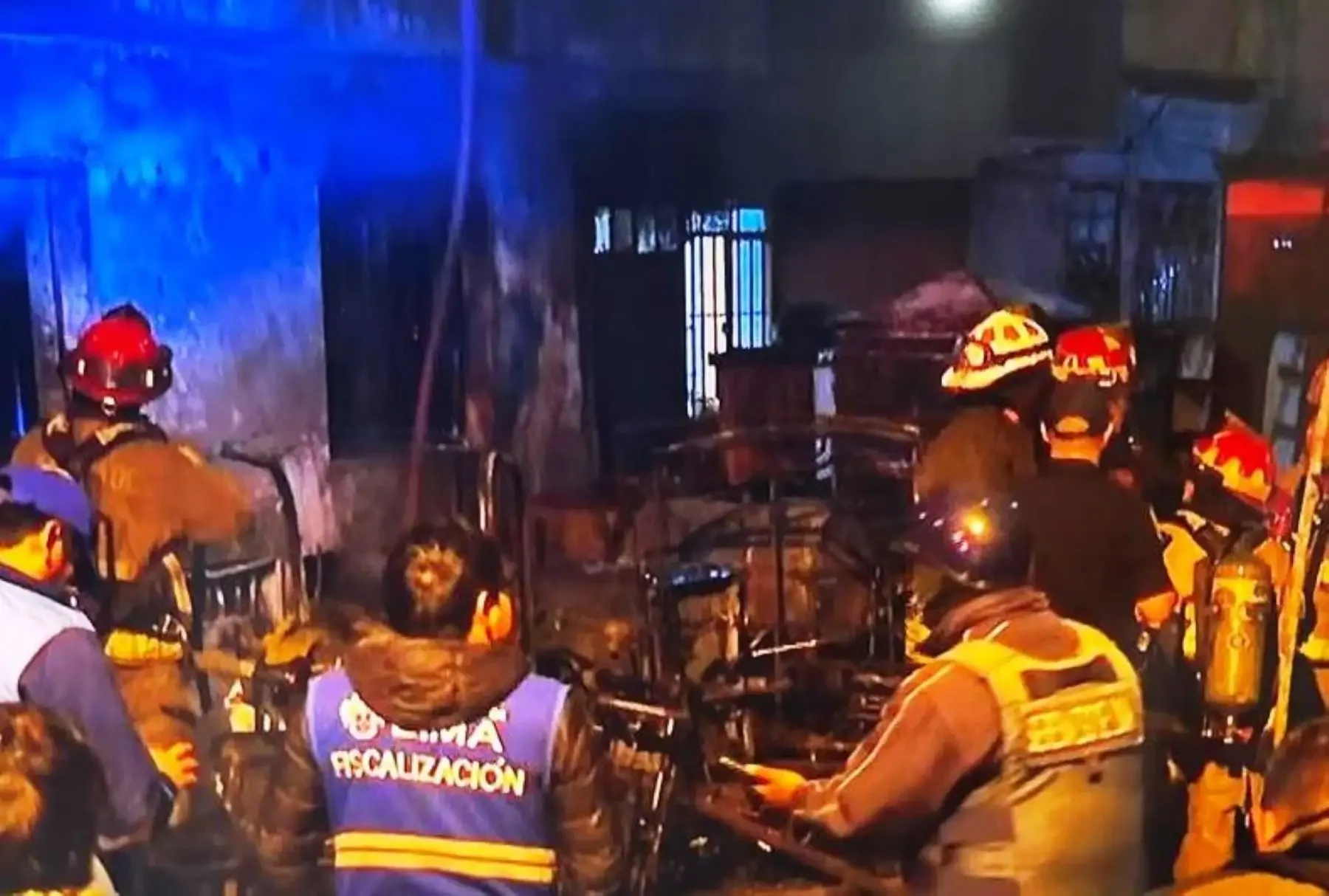 Incendio de vivienda en La Victoria deja dos víctimas mortales; bomberos movilizaron 12 unidades